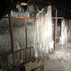 鳴沢氷穴