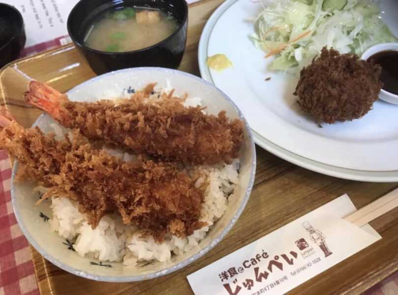 洋食とカフェ　じゅんぺい