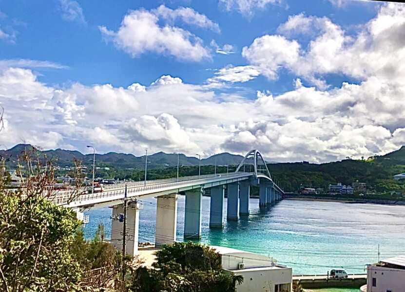 瀬底大橋