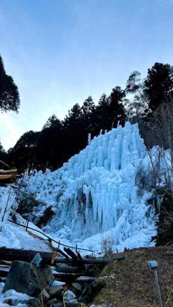 湧水広場の氷瀑