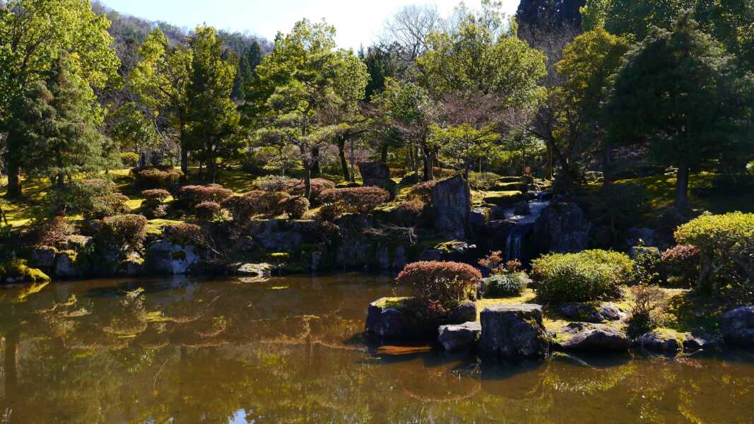 万葉の里味真野苑