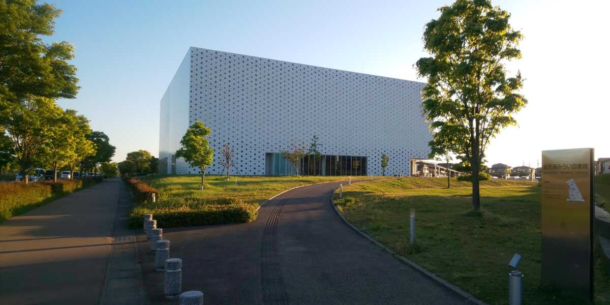金沢海みらい図書館