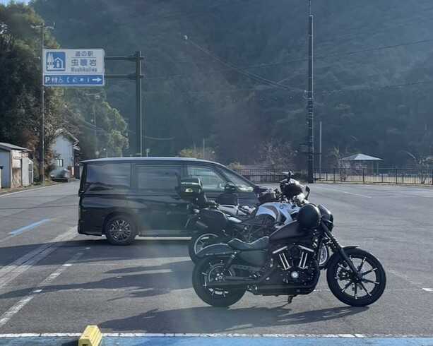 高池の虫喰岩