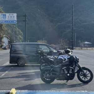 高池の虫喰岩