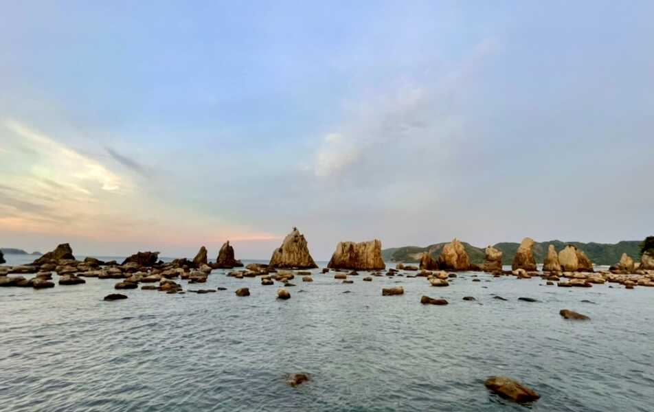 橋杭岩