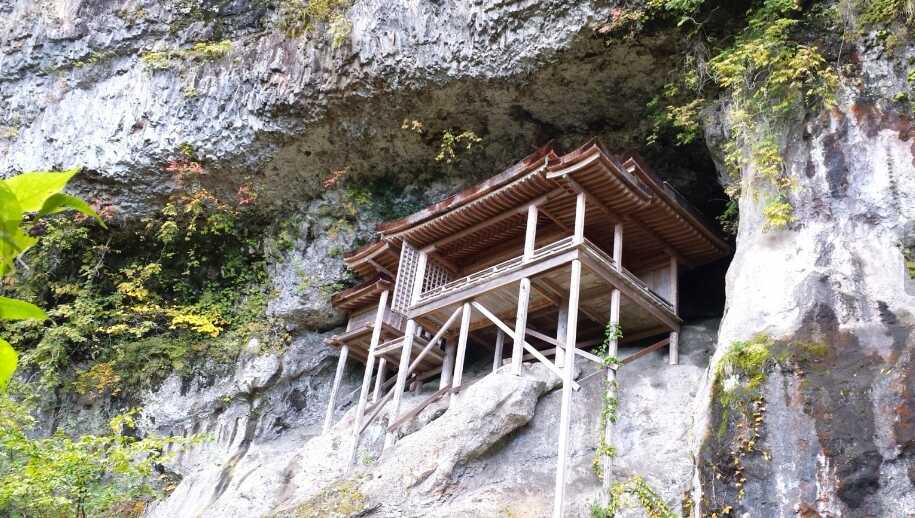 三佛寺投入堂