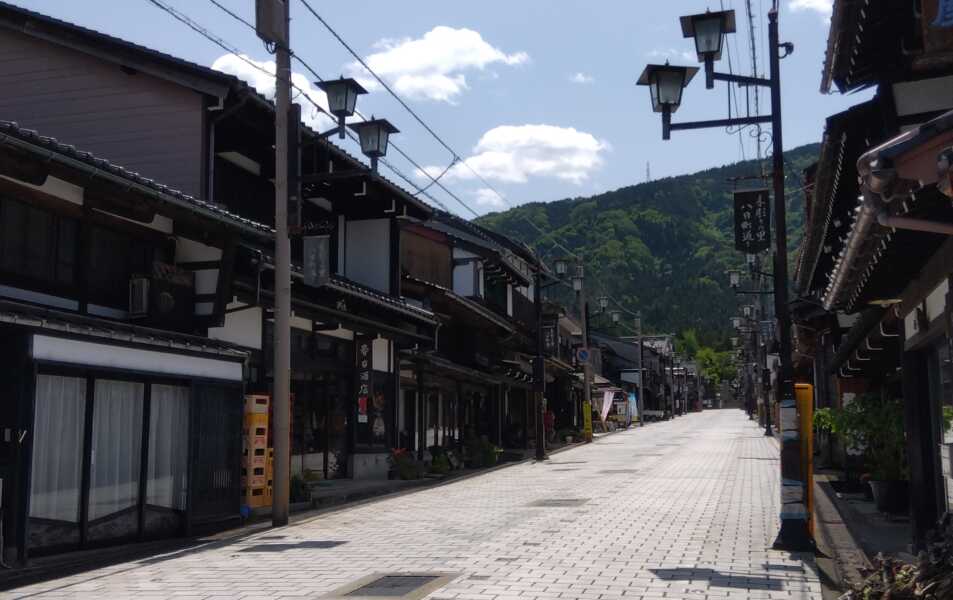 瑞泉寺門前町の町並み（八日町通り）