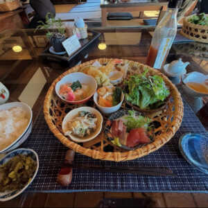 古民家で昼ごはん梅里