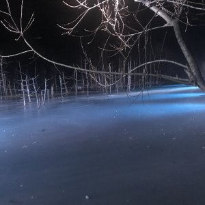 青い池