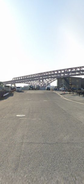 港大橋の下