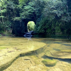 濃溝の滝・亀岩の洞窟