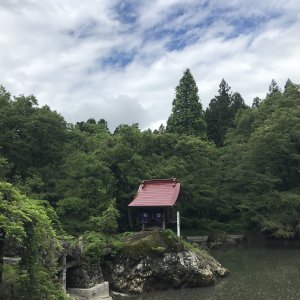 月不見の池